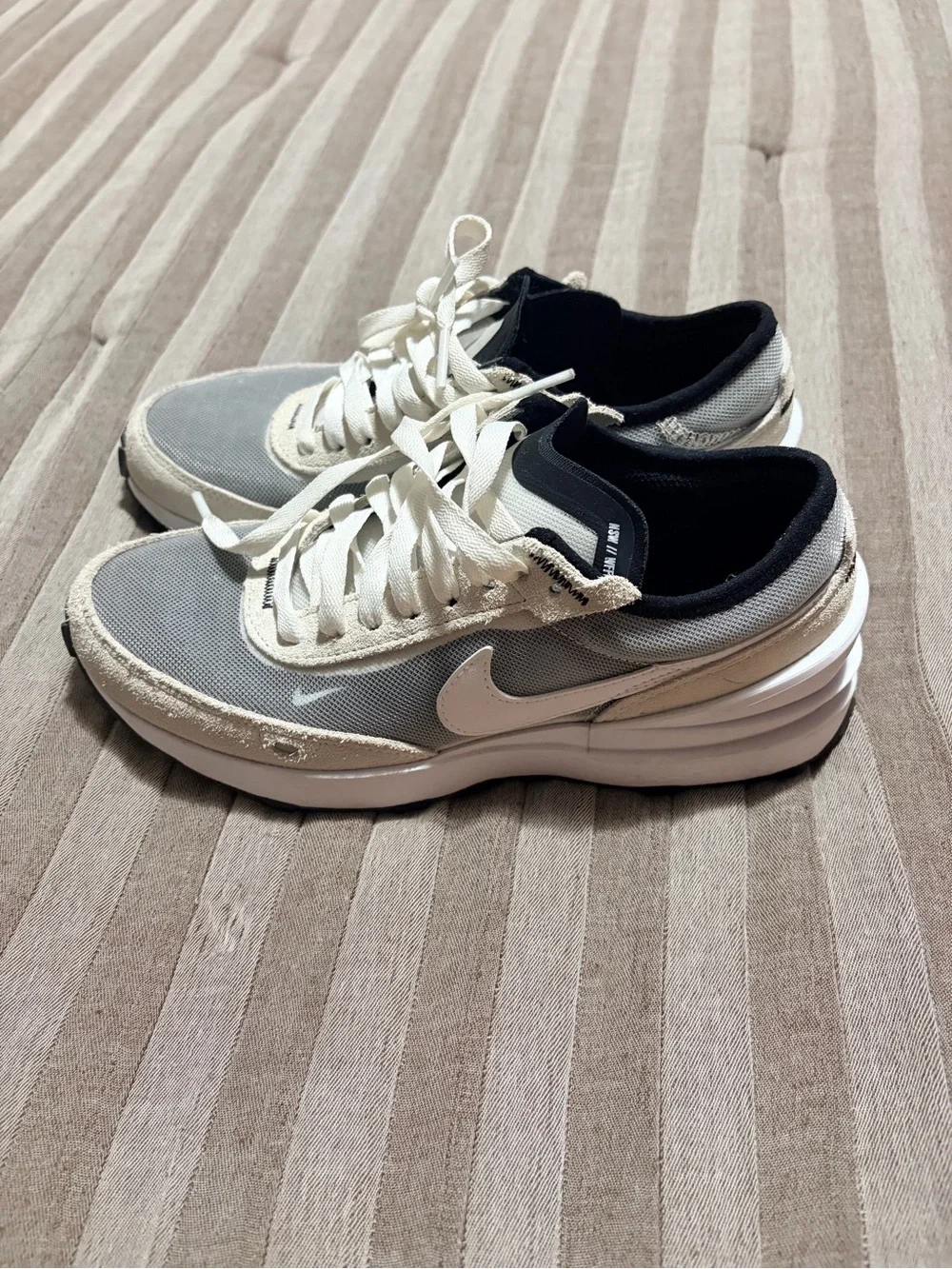 Boys Nike Waffle Low-Top Sneakers in Cream and Gray